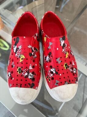 EUC Disney Red Minnie Mouse Native Shoes W5